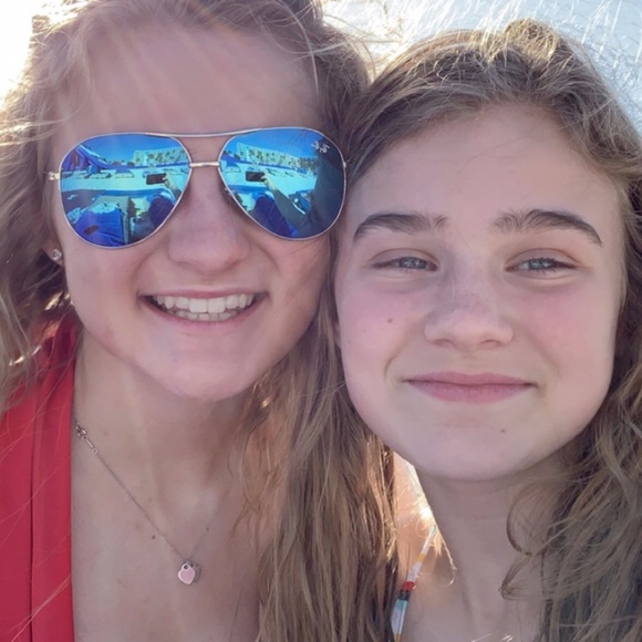 Meet your Posher, Elise - Picture 3 of 3